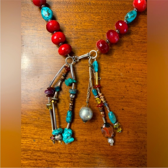 Faceted cranberry red stone and turquoise beaded necklace boho western statement - Picture 3 of 3